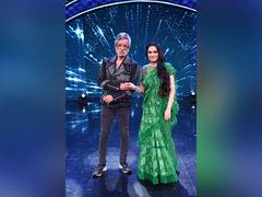 
      
      Shakti Kapoor, Padmini Kolhapure get into a fun dance on stage
      
      