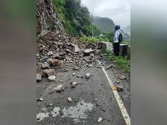 
      
      U'khand: Yamunotri, Badrinath roads blocked due to falling debris
      
      