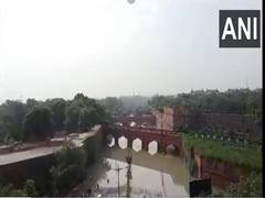 
      
      Delhi: River Yamuna water level recedes gradually
      
      