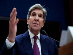 
      
      US diplomat John Kerry arrives in China
      
      