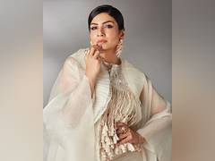 
      
      Raveena Tandon shares string of pictures
      
      