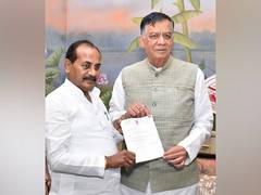 
      
      Dara Singh rejoins BJP after resigning from UP Assembly
      
      