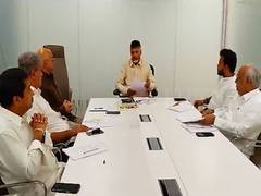 
      
      Chandrababu Naidu holds meeting with TDP MPs 
      
      