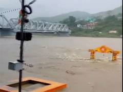 
      
      Following heavy rains, River Alaknanda swells up in Uttarakhand
      
      