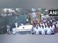 
      
      Mortal remains of ex-CM Oommen Chandy taken to Kottayam
      
      