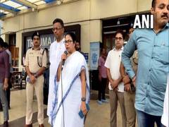 
      
      WB CM visits hospital to meet panchayat poll violence victims
      
      