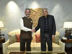 
      
      EAM Jaishankar calls on Sri Lankan President Wickremesinghe
      
      