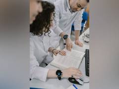 
      
      HIV drug resistance mechanisms revealed by protein structures
      
      