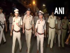 
      
      Delhi Police conducts late-night patrolling in Jama Masjid area
      
      
