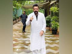 
      
      Sanjay Dutt aces traditional look on birthday
      
      