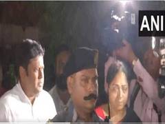 
      
      Sukanta Majumdar visits Buddhadeb Bhattacharjee in hospital
      
      