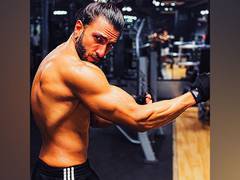 
      
      Ranveer sheds major fitness goals as he flaunts chiselled body
      
      
