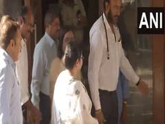 
      
      Mamata Banerjee meets Buddhadeb Bhattacharjee in hospital
      
      