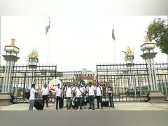 
      
      Pakistan Hockey team arrive in India via Attari-Wagah border...
      
      