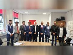 
      
      UK: Kashmiri delegation meets British MP
      
      