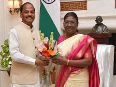 
      
      Former Jharkhand CM Raghubar Das meets President Droupadi Murmu
      
      