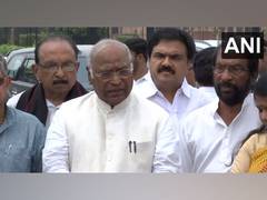 
      
      Oppn delegation briefs President Murmu on Manipur situation
      
      