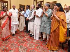 
      
      I.N.D.I.A floor leaders meet President Murmu over Manipur
      
      