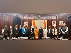 
      
      11 EDs of World Bank call on FM Sitharaman
      
      