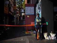 
      
      South Korean police arrests man for stabbing high school teacher
      
      