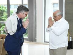 
      
      UK envoy Ellis shows interest in learning Gujarat's infrastructur
      
      