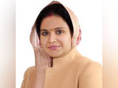
      
      Jaipur Mayor suspended after husband caught taking bribe
      
      