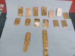 
      
      West Bengal: BSF catches smuggler with 15 gold biscuits
      
      