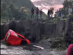 
      
      MP: Picnickers save father-daughter duo from drowning
      
      