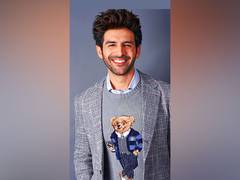 
      
      Kartik wins 'Rising Global Superstar of Indian Cinema' award
      
      