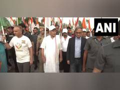 
      
      JK LG Manoj Sinha flags off 'Tiranga Rally' in Srinagar 
      
      