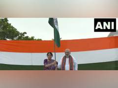 
      
      Amit Shah hoists Tiranga as part of 'Har Ghar Tirananga' movement
      
      
