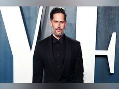 
      
      Joe Manganiello spotted without ring following split with Sofia
      
      