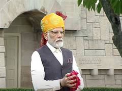 
      
      I-Day: PM Modi continues with flamboyant pagadi tradition
      
      