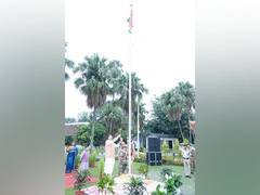 
      
      Uttarakhand: CM hoists tricolour, administers oath of unity
      
      