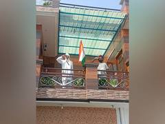 
      
      War veteran Karam Singh, 92, hoists tricolor at Jammu residence
      
      