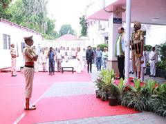
      
      Delhi LG VK Saxena hoists Tricolour at Raj Niwas on 77th I-DAY
      
      