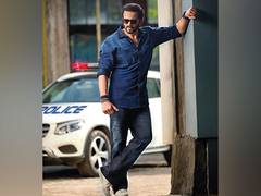 
      
      Rohit Shetty celebrates 77th Independence Day with Mumbai police
      
      