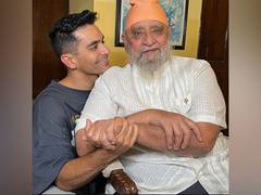
      
      Ex-cricketer Bishan Singh Bedi features in son Angad's film
      
      
