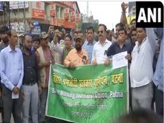 
      
      Bihar: Journalists hold protest in Patna after their colleague murder
      
      