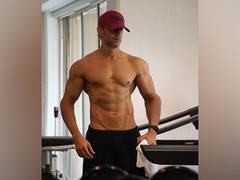 
      
      Hrithik Roshan flaunts abs in latest pictures
      
      