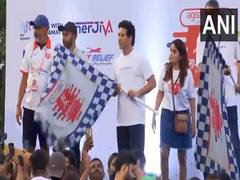 
      
      Sachin Tendulkar flags off Mumbai Half Marathon
      
      