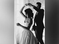 
      
      Sarah Hyland, Wells Adams celebrate their 1st wedding anniversary
      
      