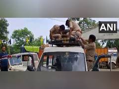 
      
      Tripura Police seize heroin worth Rs 10 cr in Churaibari, 3 held
      
      