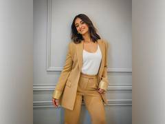 
      
      Ileana D'Cruz shares cute picture of her son Koa Phoenix Dolan
      
      