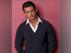 
      
      Sharman Joshi announces new project 'Ziddii Sanam'
      
      