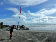 
      
      Marine lifesavers rescue two minor children from France at Mandre
      
      