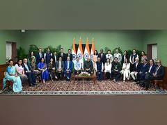 
      
      Vice President Dhankhar meets Indiaspora G20 Forum members
      
      