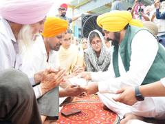 
      
      CM Bhagwant Mann hands over Rs 1 crore cheque to army jawan's kin
      
      