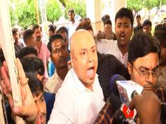 
      
      Scuffle breaks out between Congress party workers
      
      
