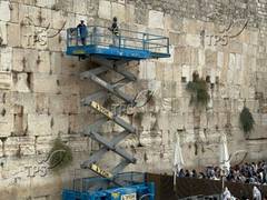 
      
      Engineers inspect Jerusalem’s Western Wall as surge of visitors e
      
      
